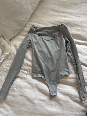 SKIMS Long Sleeve Scoop Neck Bodysuit - Light Gray